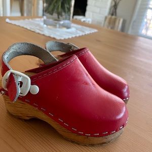 RARE Euro size 24 children wooden leather red clogs.